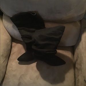 Black heels boots